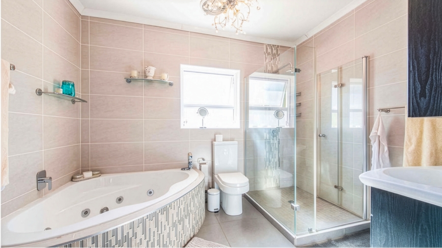 4 Bedroom Property for Sale in Welgelegen Western Cape